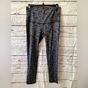 NWT Dragon Fit workout leggings black gray white yoga running size L Back pocket